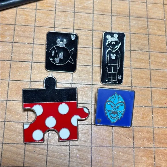 Disney Trading Pin Minnie Mouse Polka Dot Puzzle Piece Plus 3 More Variety - Picture 17 of 17
